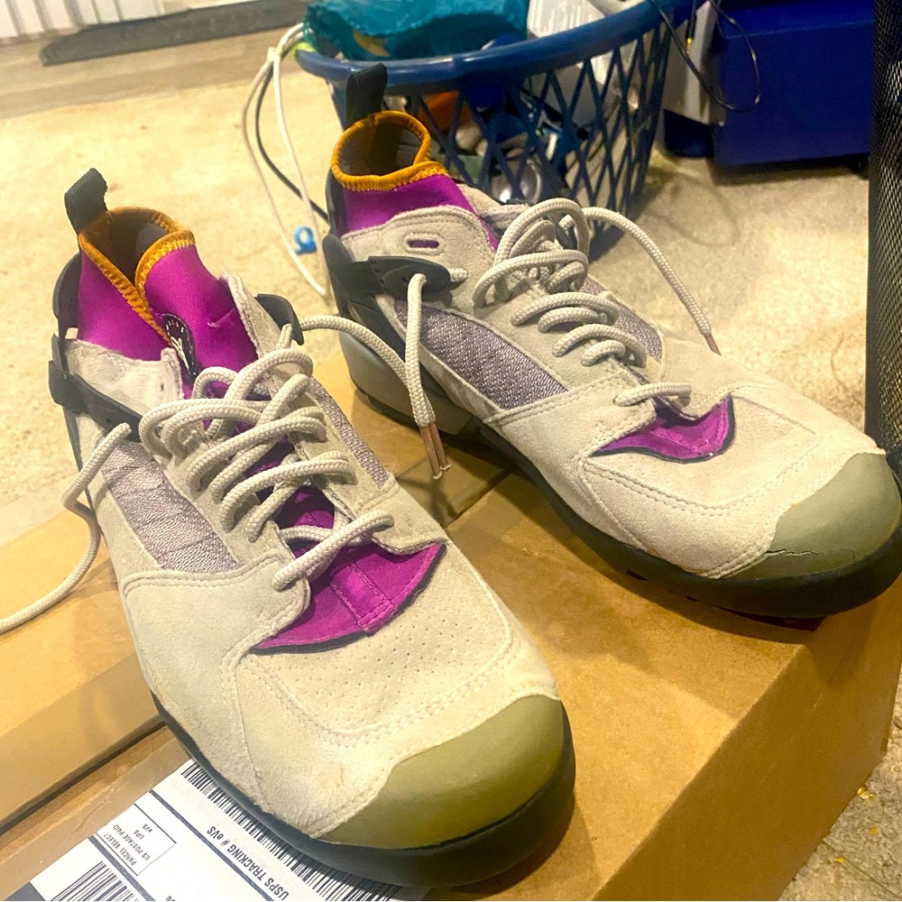 Nike Air Huarache “Air Revaderchi” Red Plum Like New, gently used size 12